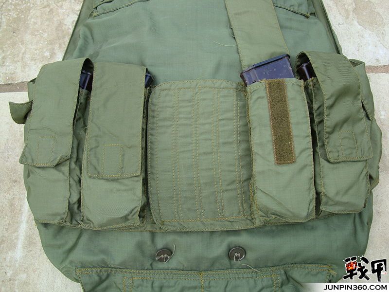 800px-6b4mags.JPG