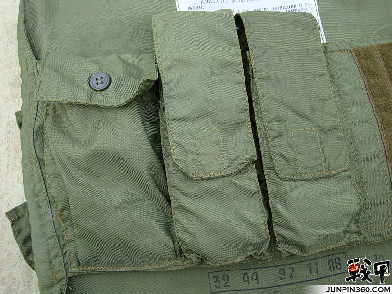 800px-6b4pouches.JPG