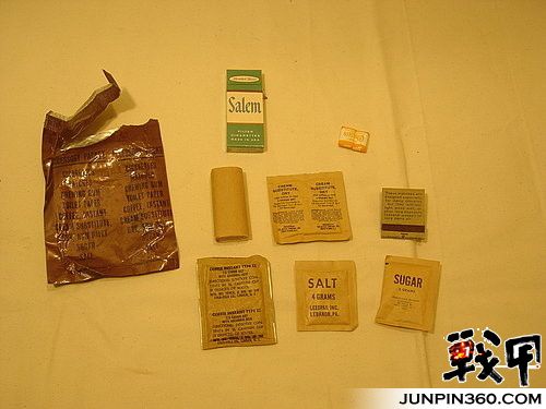 附件包
內容包括:卫生紙,口香糖,火柴,盐,糖,即溶咖啡,奶精,香烟(厂名包括Winston,Marlboro,Salem,
Pall Mall,Camel,Chesterfield,Kent,Lucky Strike,Kool但因健康因素在1972年停止配給香烟). 附件包
內容包括:卫生紙,口香糖,火柴,盐,糖,即溶咖啡,奶精,香烟(厂名包括Winston,Marlboro,Salem,
Pall Mall,Camel,Chesterfield,Kent,Lucky Strike,Kool但因健康因素在1972年停止配給香烟).
