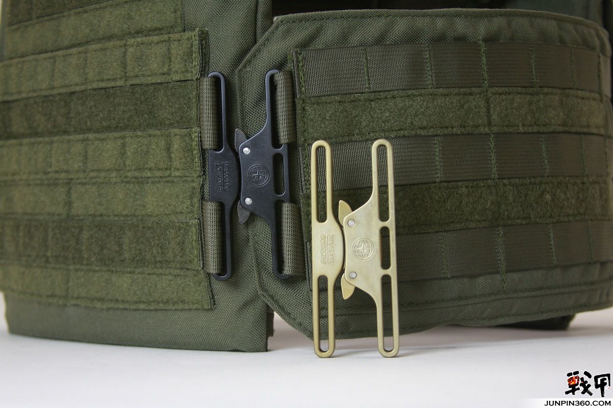 HALO2-Buckles.jpg