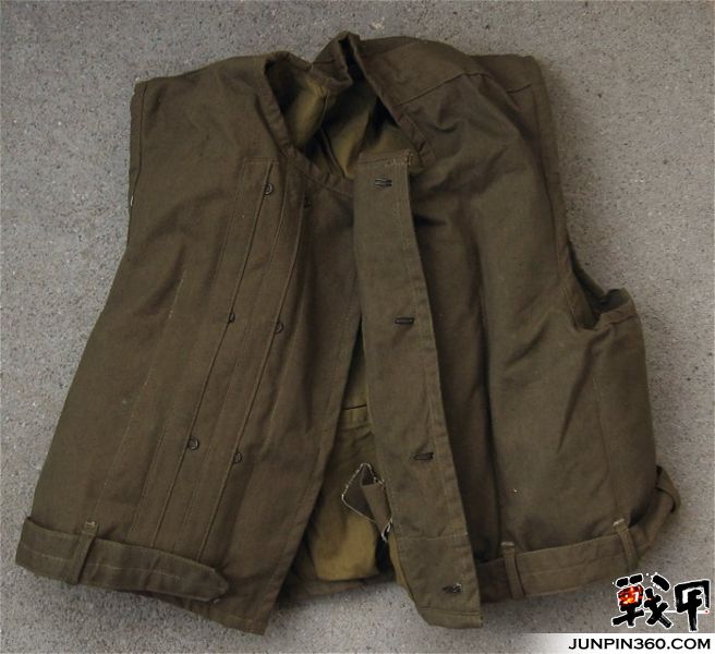 656px-SovietLifeJacketfrontopen.jpg