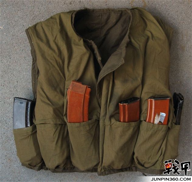 631px-SovietLifeJacketinsideoutmags.jpg