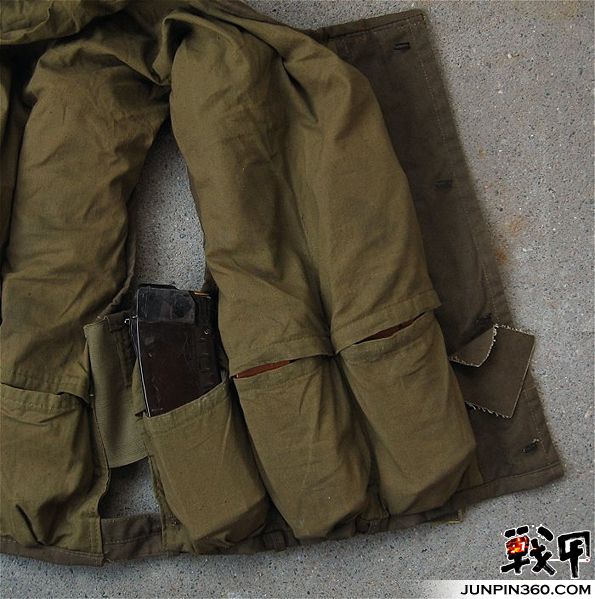 595px-SovietLifeJacketinsidethreemagscovered.jpg